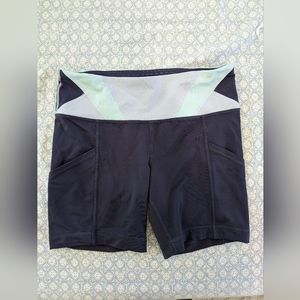 Lululemon shorts with side pockets size 6